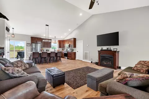 Living - 5931 Buffalo Valley Rd, Baxter, TN 38544 photo 1 of 2