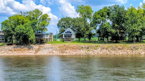 865 Arnold Ln, Savannah, TN 38372