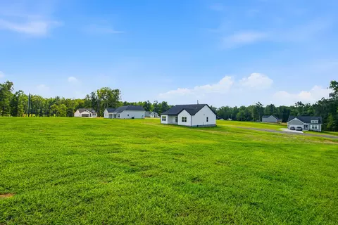 Exterior - 402 Marcella Ct, Dickson, TN 37055 photo 14 of 15