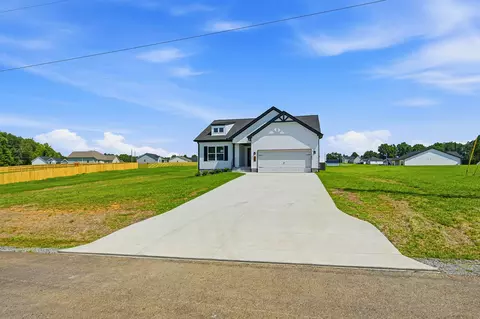 Exterior - 402 Marcella Ct, Dickson, TN 37055 photo 2 of 15
