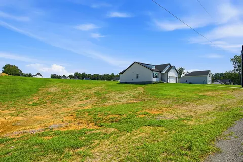 Exterior - 402 Marcella Ct, Dickson, TN 37055 photo 5 of 15
