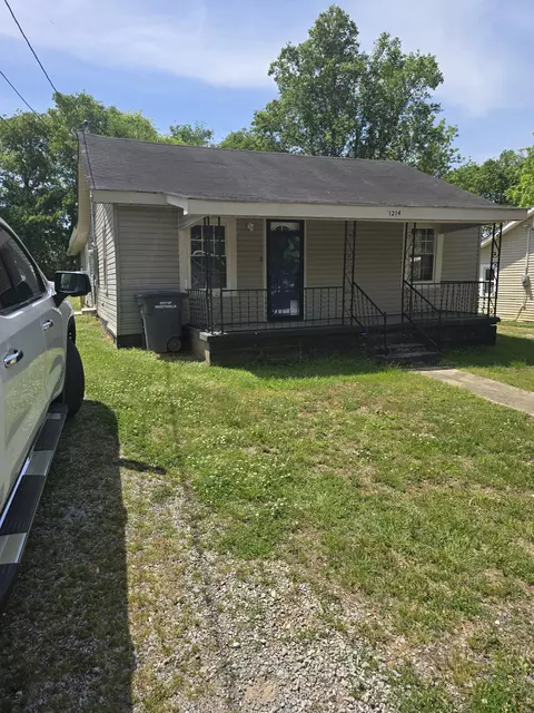 1214 Locust St, Fayetteville, TN 37334