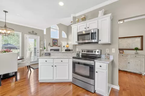 Kitchen - 325 Devonshire Dr, Franklin, TN 37064 photo 3 of 4