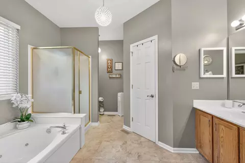 Bath - 325 Devonshire Dr, Franklin, TN 37064 photo 2 of 5