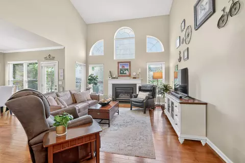 Living - 325 Devonshire Dr, Franklin, TN 37064 photo 1 of 3