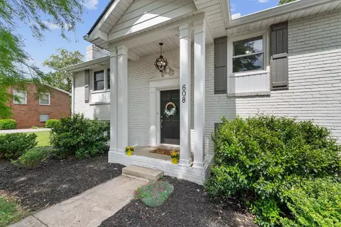 608 Harpeth Pkwy E, Nashville, TN 37221