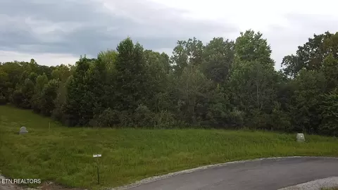 563 Summer Cir, La Follette, TN 37766