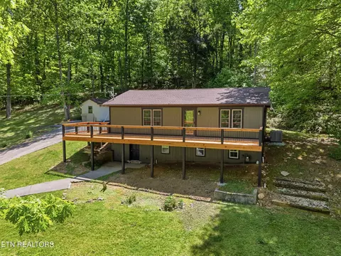 118 Clark Ln, Harriman, TN 37748