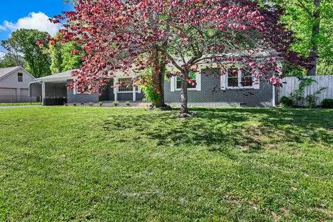 300 Donna Dr, Hopkinsville, KY 42240