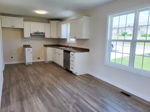Kitchen - 62 Modena Pl, Decherd, TN 37324 photo 4 of 4