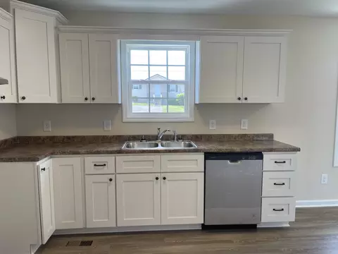 Kitchen - 62 Modena Pl, Decherd, TN 37324 photo 1 of 4