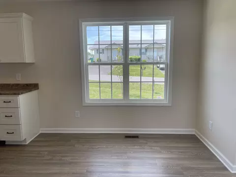 Living - 62 Modena Pl, Decherd, TN 37324 photo 1 of 4