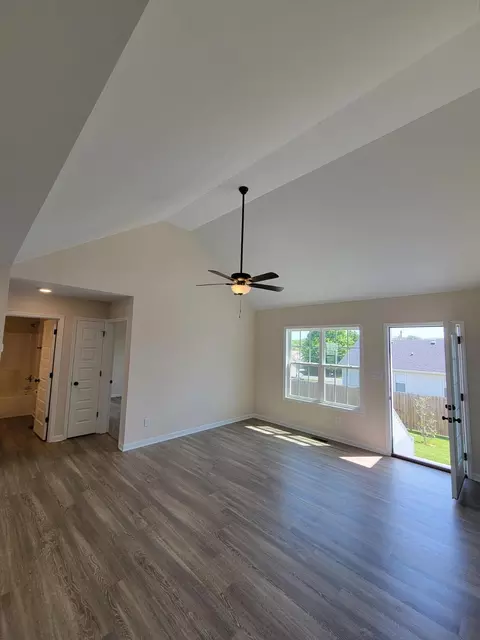 Living - 62 Modena Pl, Decherd, TN 37324 photo 2 of 4