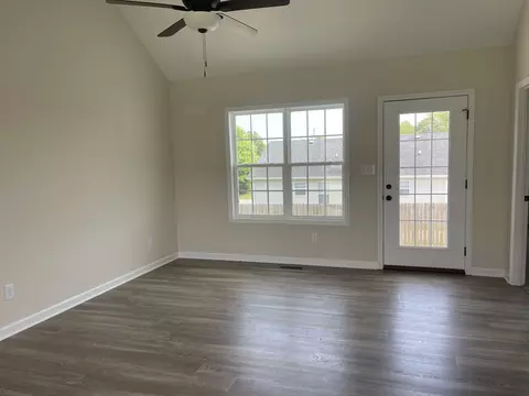 Living - 62 Modena Pl, Decherd, TN 37324 photo 3 of 4