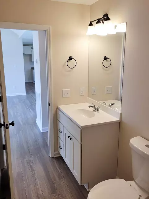 Bath - 62 Modena Pl, Decherd, TN 37324 photo 2 of 3