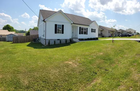 Exterior - 62 Modena Pl, Decherd, TN 37324 photo 3 of 9