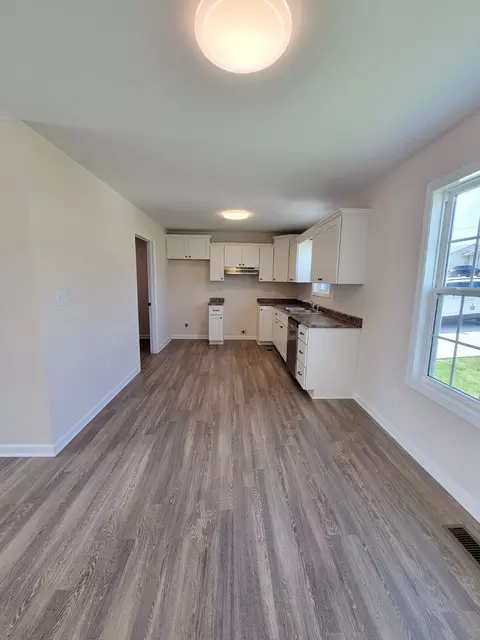 Kitchen - 62 Modena Pl, Decherd, TN 37324 photo 2 of 4