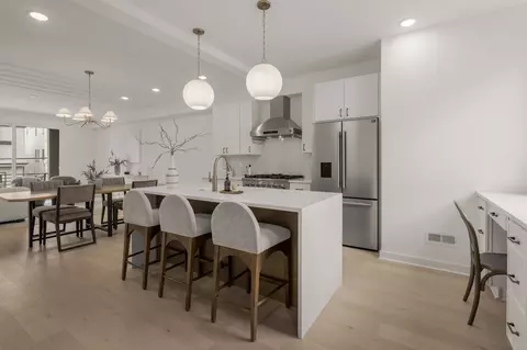 915 Cheatham Pl, Nashville, TN 37208