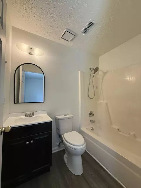 Bath - 7548 Chadwick Dr, Murfreesboro, TN 37129 photo 2 of 2
