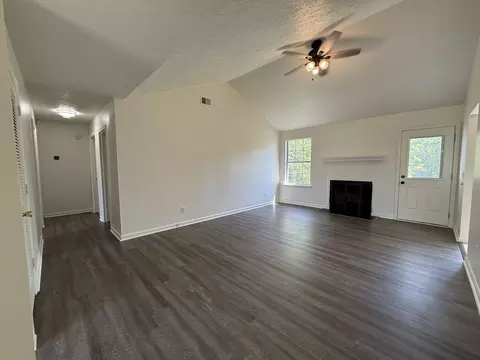 Living - 7548 Chadwick Dr, Murfreesboro, TN 37129 photo 1 of 4