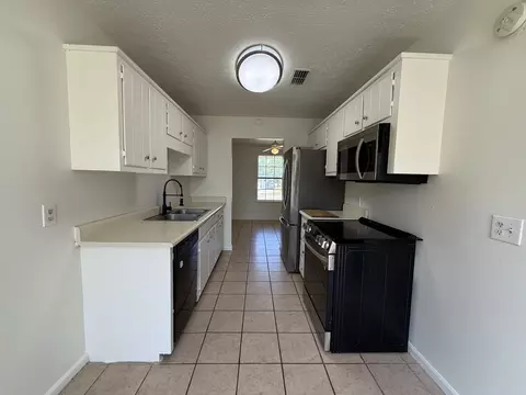 Kitchen - 7548 Chadwick Dr, Murfreesboro, TN 37129 photo 1 of 2