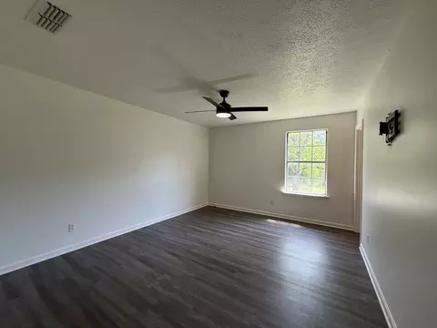Living - 7548 Chadwick Dr, Murfreesboro, TN 37129 photo 4 of 4