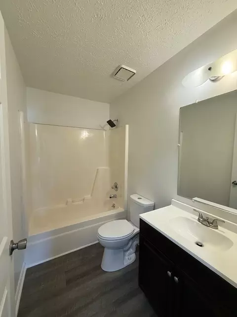 Bath - 7548 Chadwick Dr, Murfreesboro, TN 37129 photo 1 of 2