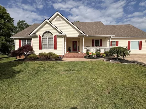 112 Stillwater Dr, Paris, TN 38242