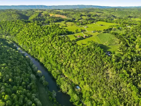 364 Lock Ln, Tazewell, TN 37879
