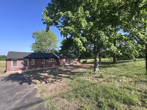 7220 Polk Ln, Columbia, TN 38401