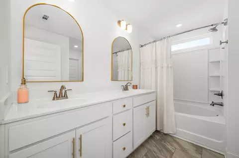 Bath - 3707 Lc Smith Dr, Murfreesboro, TN 37129 photo 2 of 4