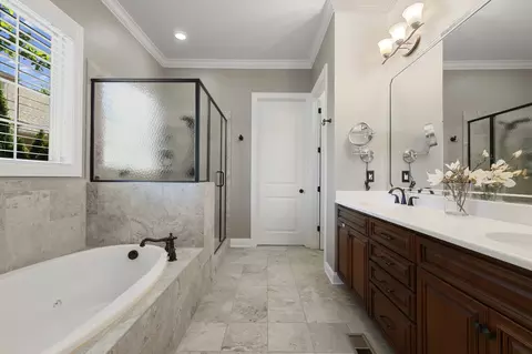 Bath - 721 Springlake Dr, Franklin, TN 37064 photo 2 of 6