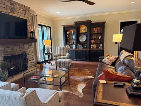 Living - 721 Springlake Dr, Franklin, TN 37064 photo 2 of 3