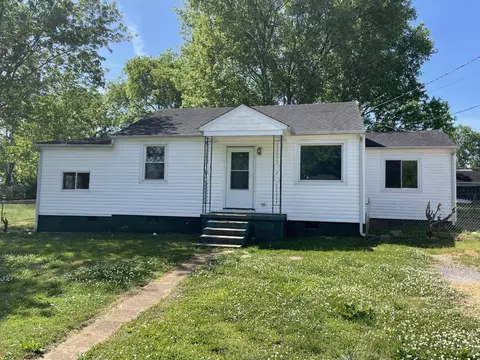 1712 Strawberry Ln, Hixson, TN 37343