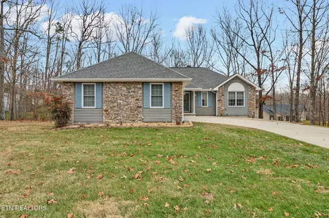 121 St George Dr, Crossville, TN 38558