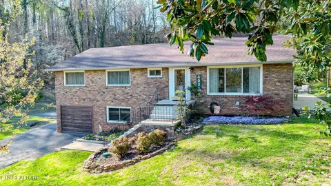 402 Bluff Rd, Kingston, TN 37763
