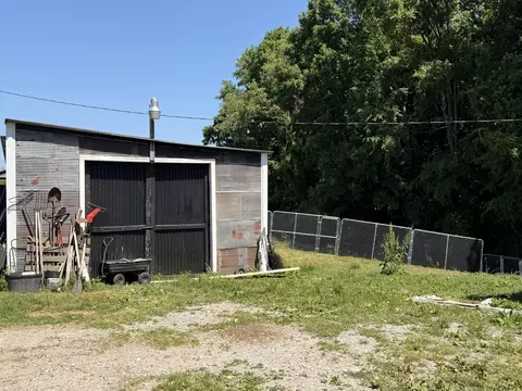 Exterior - 374 State Line Rd, Loretto, TN 38469 photo 4 of 4