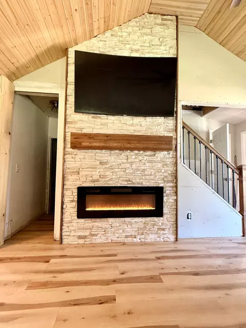 Living - 374 State Line Rd, Loretto, TN 38469 photo 1 of 2