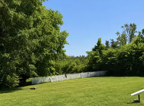 Exterior - 374 State Line Rd, Loretto, TN 38469 photo 2 of 4