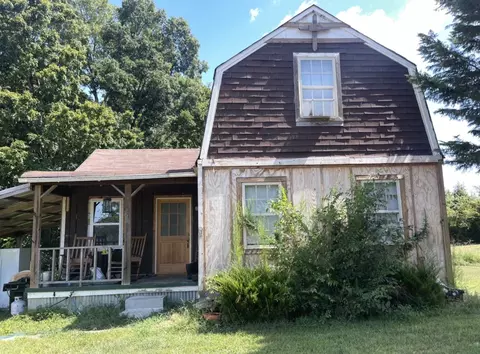 374 State Line Rd, Loretto, TN 38469