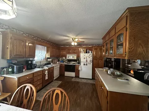 Kitchen - 91 Lambs Ferry Rd, Loretto, TN 38469 photo 1 of 2