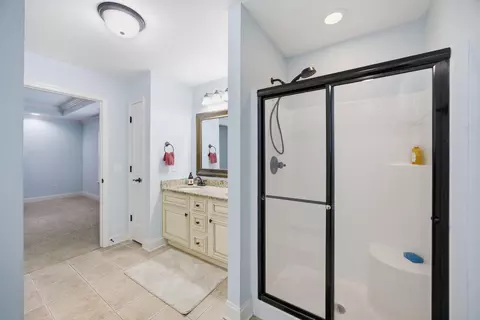 Bath - 124 Fieldstone Cmns, Rock Spring, GA 30739 photo 1 of 5