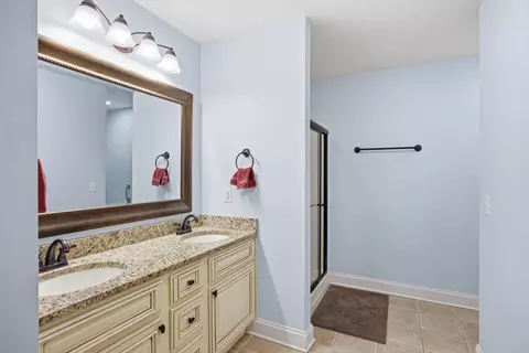 Bath - 124 Fieldstone Cmns, Rock Spring, GA 30739 photo 2 of 5