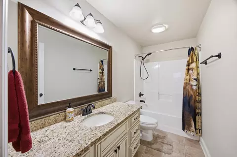 Bath - 124 Fieldstone Cmns, Rock Spring, GA 30739 photo 5 of 5