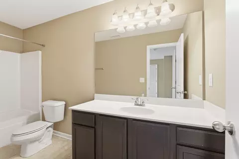 Bath - 4020 Commons Dr, Spring Hill, TN 37174 photo 4 of 5