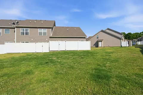 Exterior - 4020 Commons Dr, Spring Hill, TN 37174 photo 7 of 9