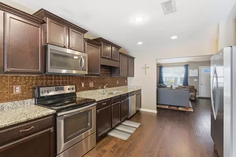 Kitchen - 4020 Commons Dr, Spring Hill, TN 37174 photo 2 of 3