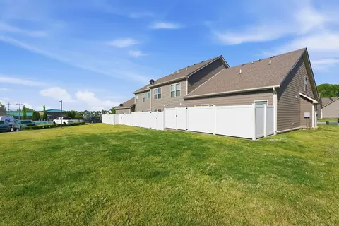 Exterior - 4020 Commons Dr, Spring Hill, TN 37174 photo 8 of 9