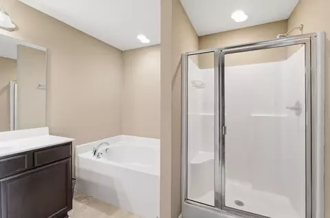 Bath - 4020 Commons Dr, Spring Hill, TN 37174 photo 2 of 5