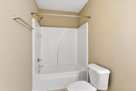 Bath - 4020 Commons Dr, Spring Hill, TN 37174 photo 5 of 5